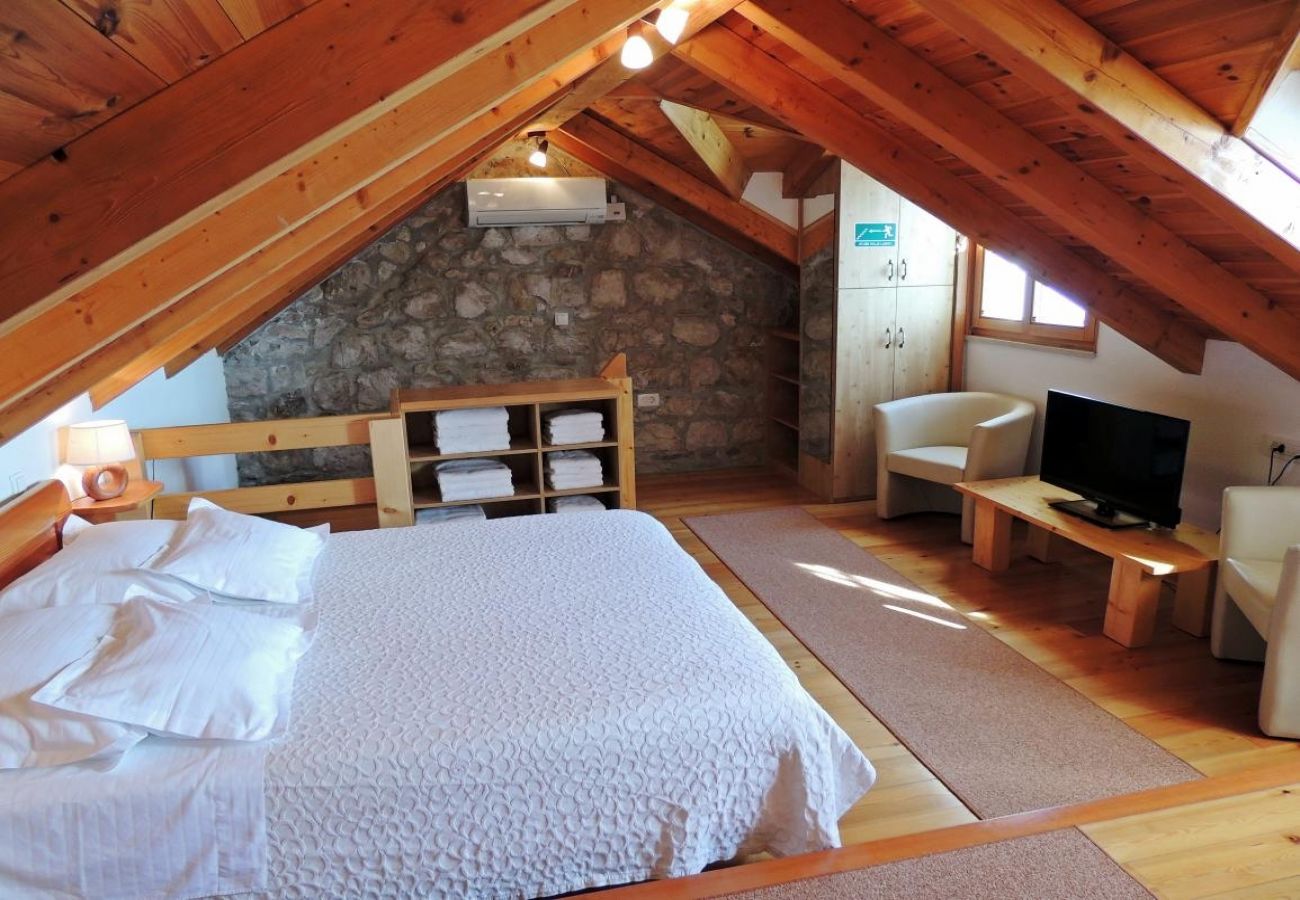 Casa a Dugi Rat - Casa di vacanza in Sumpetar Jesenice con vista mare, terrazzo, Climatizzazione, WIFI (5133-1)