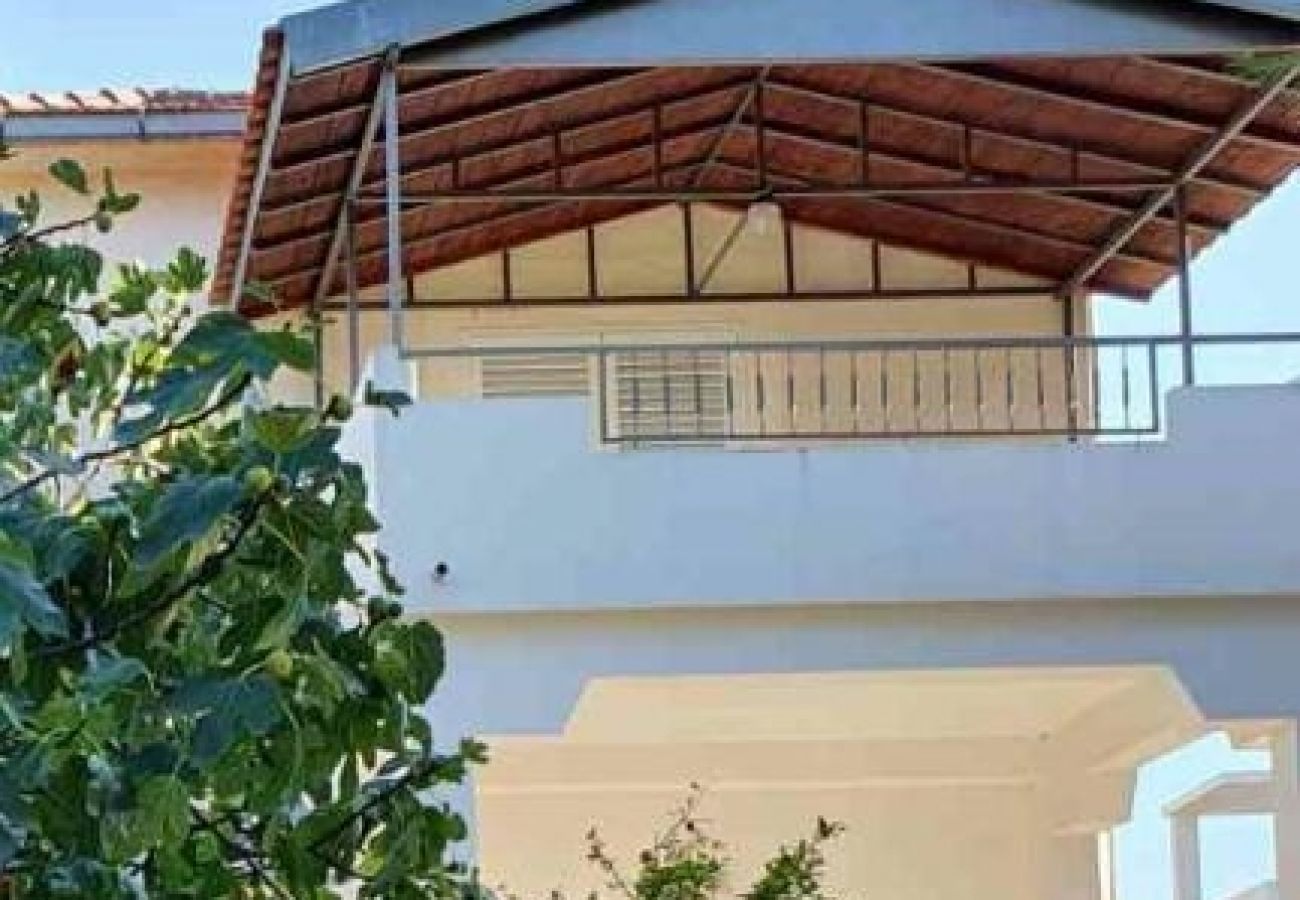 Appartamento a Okrug Donji - Appartamento in Okrug Donji con vista mare, terrazzo, Climatizzazione, WIFI (5136-1)