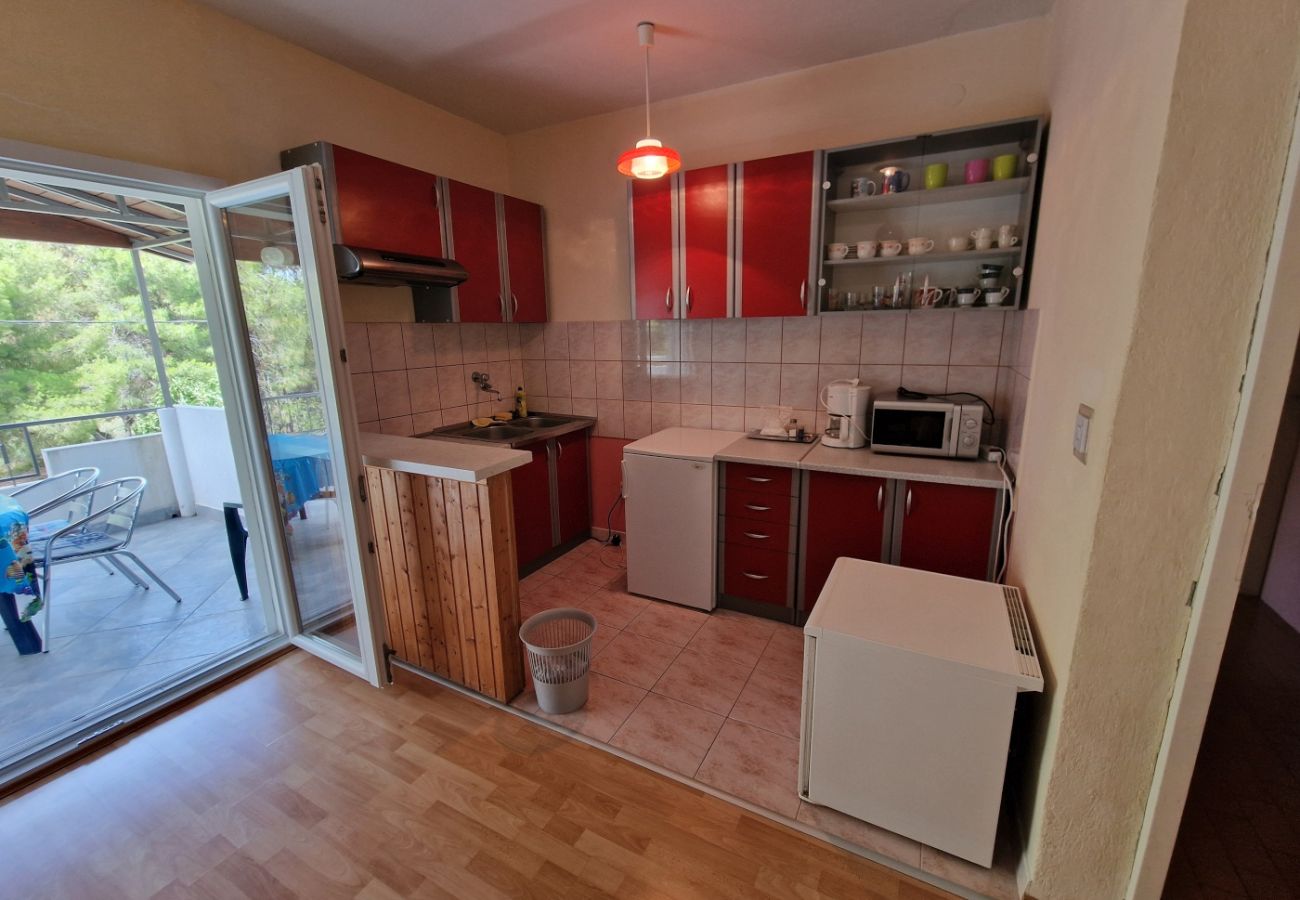 Appartamento a Okrug Donji - Appartamento in Okrug Donji con vista mare, terrazzo, Climatizzazione, WIFI (5136-1)