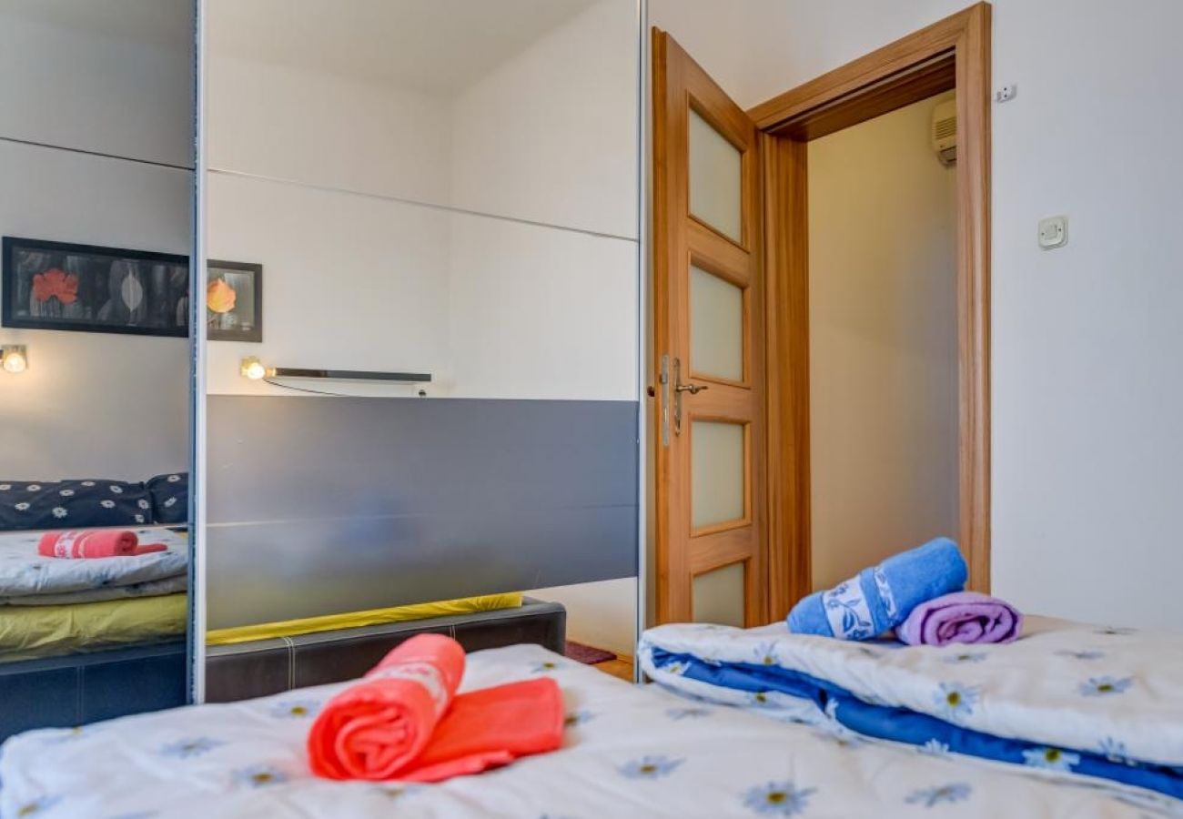 Appartamento a Arbanija - Appartamento in Arbanija con vista mare, terrazzo, Climatizzazione, WIFI (5138-2)