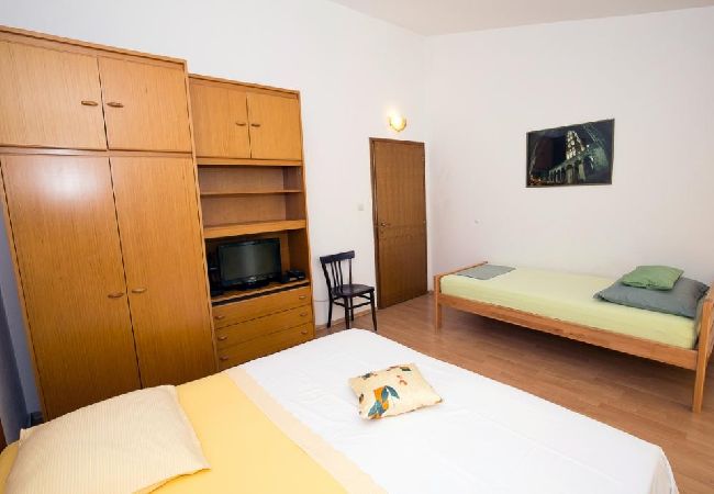 Appartamento a Duce - Appartamento in Duće con vista mare, balcone, Climatizzazione, WIFI (5146-5) Appartamento a Duce - Appartamento in Duće con vista mare, balcone, Climatizzazione, WIFI (5146-5)