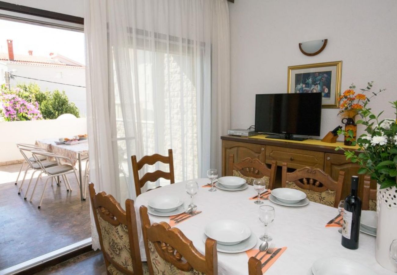 Appartamento a Duce - Appartamento in Duće con vista mare, balcone, Climatizzazione, WIFI (5146-3)