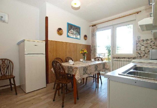 Appartamento a Pula - Appartamento in Pola (Pula) con terrazzo, Climatizzazione, WIFI, Lavatrice (633-6) Appartamento a Pula - Appartamento in Pola (Pula) con terrazzo, Climatizzazione, WIFI, Lavatrice (633-6)