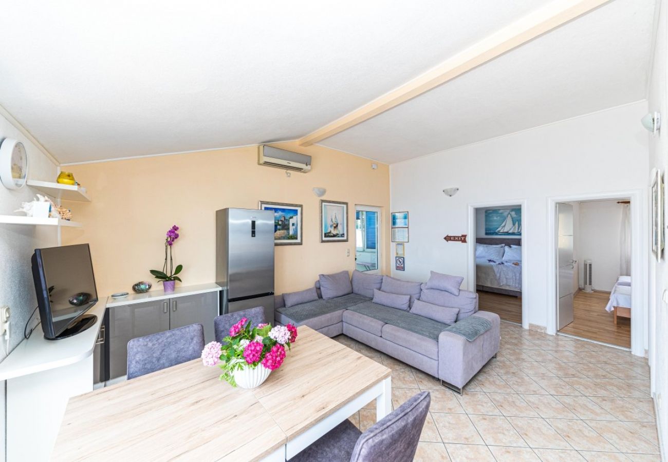 Appartamento a Okrug Gornji - Appartamento in Okrug Gornji con vista mare, terrazzo, Climatizzazione, WIFI (5160-3)