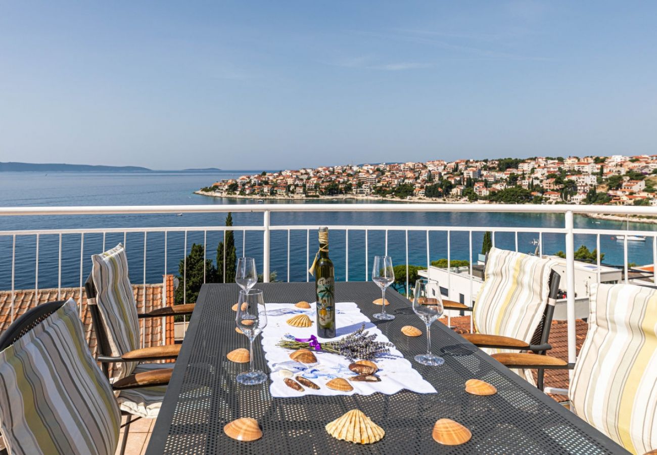 Appartamento a Okrug Gornji - Appartamento in Okrug Gornji con vista mare, terrazzo, Climatizzazione, WIFI (5160-3)