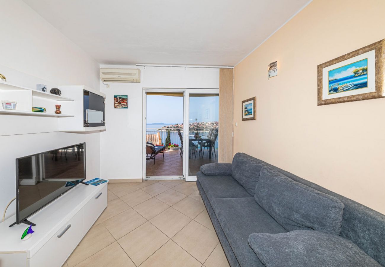 Appartamento a Okrug Gornji - Appartamento in Okrug Gornji con vista mare, terrazzo, Climatizzazione, WIFI (5160-2)