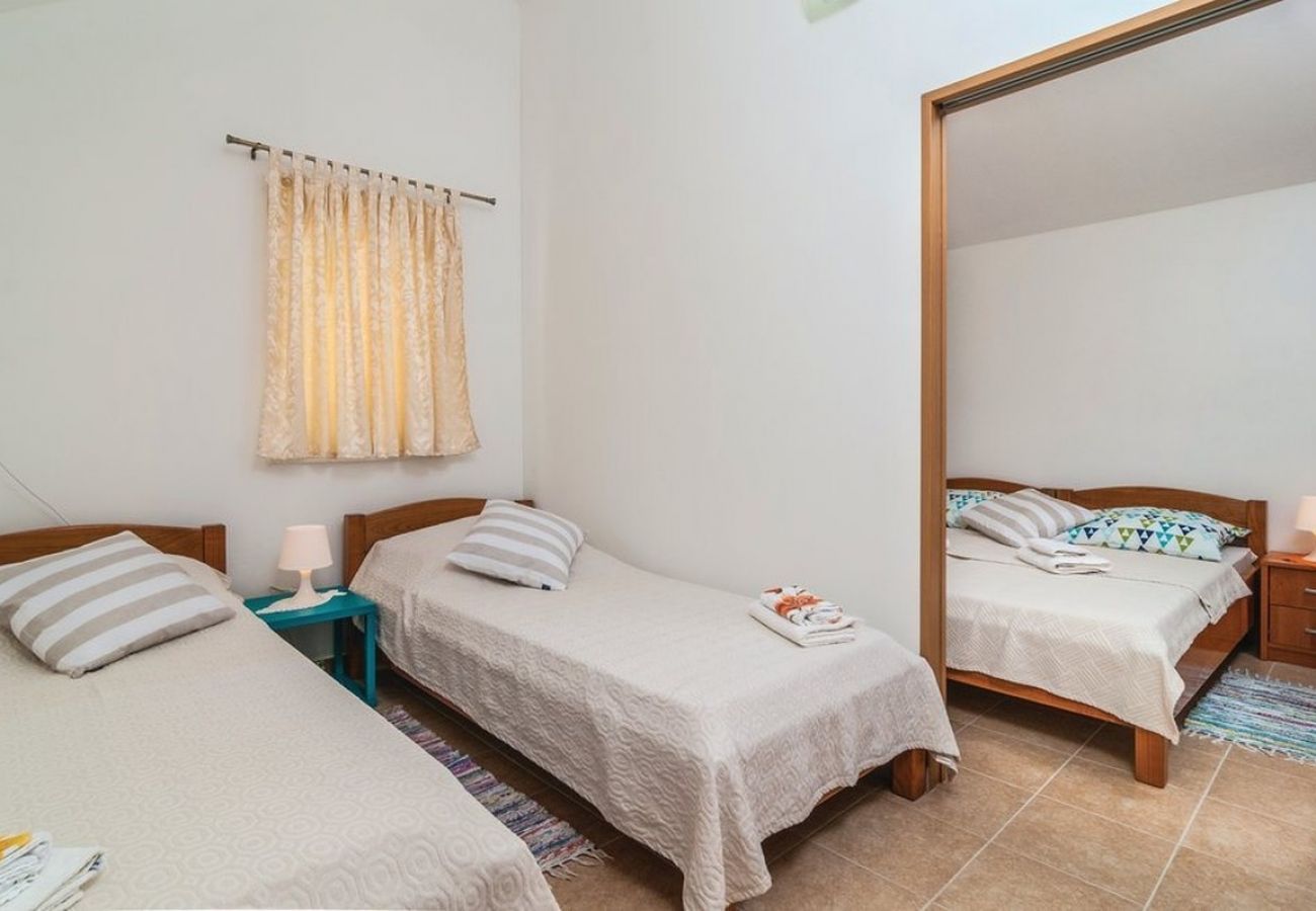 Appartamento a Ražanj - Appartamento in Ražanj con vista mare, terrazzo, Climatizzazione, WIFI (4773-3)