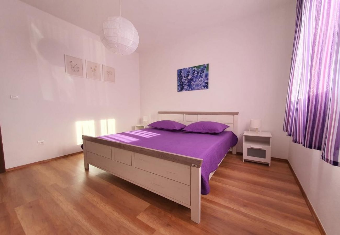 Appartamento a Rogoznica - Appartamento in Rogoznica con terrazzo, Climatizzazione, WIFI (5170-1)