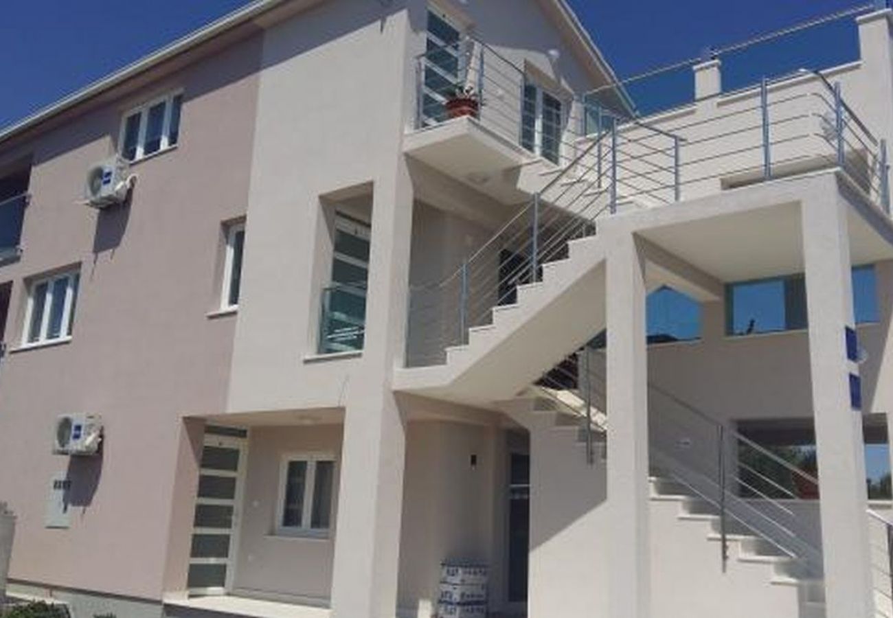 Appartamento a Rogoznica - Appartamento in Rogoznica con vista mare, terrazzo, Climatizzazione, WIFI (5173-3)