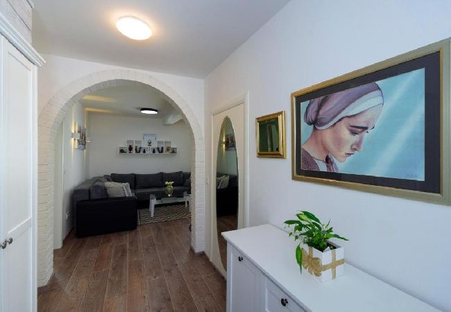 Appartamento a Kaštel Kambelovac - Appartamento in Castel Cambi (Kastel Kambelovac) con vista mare, Climatizzazione, WIFI, Lavatrice (4483-2) Appartamento a Kaštel Kambelovac - Appartamento in Castel Cambi (Kastel Kambelovac) con vista mare, Climatizzazione, WIFI, Lavatrice (4483-2)