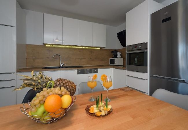 Appartamento a Kaštel Kambelovac - Appartamento in Castel Cambi (Kastel Kambelovac) con vista mare, Climatizzazione, WIFI, Lavatrice (4483-2) Appartamento a Kaštel Kambelovac - Appartamento in Castel Cambi (Kastel Kambelovac) con vista mare, Climatizzazione, WIFI, Lavatrice (4483-2)