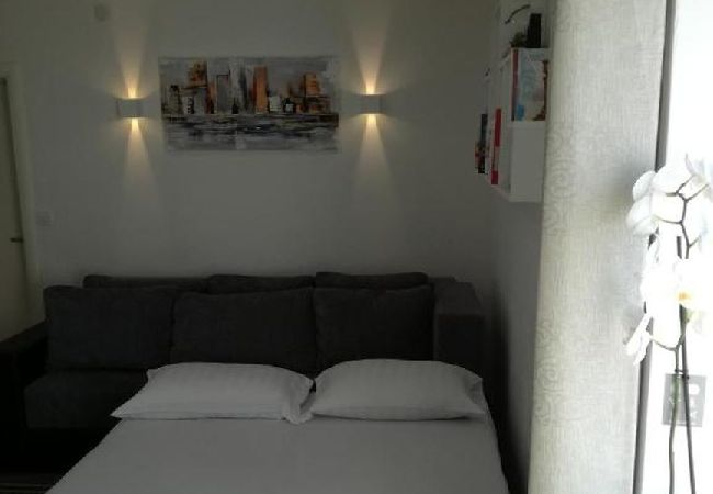 Appartamento a Kaštel Kambelovac - Appartamento in Castel Cambi (Kastel Kambelovac) con vista mare, Climatizzazione, WIFI, Lavatrice (4483-2) Appartamento a Kaštel Kambelovac - Appartamento in Castel Cambi (Kastel Kambelovac) con vista mare, Climatizzazione, WIFI, Lavatrice (4483-2)