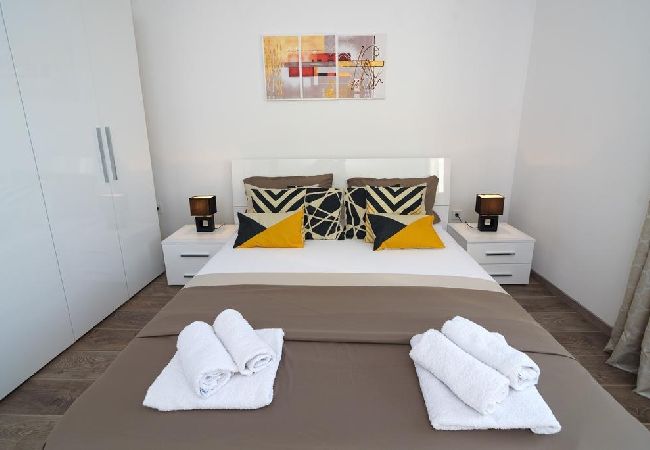 Appartamento a Kaštel Kambelovac - Appartamento in Castel Cambi (Kastel Kambelovac) con vista mare, Climatizzazione, WIFI, Lavatrice (4483-2) Appartamento a Kaštel Kambelovac - Appartamento in Castel Cambi (Kastel Kambelovac) con vista mare, Climatizzazione, WIFI, Lavatrice (4483-2)