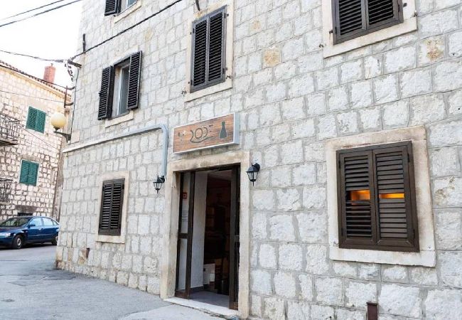 Appartamento a Kaštel Kambelovac - Appartamento in Castel Cambi (Kastel Kambelovac) con vista mare, Climatizzazione, WIFI, Lavatrice (4483-2) Appartamento a Kaštel Kambelovac - Appartamento in Castel Cambi (Kastel Kambelovac) con vista mare, Climatizzazione, WIFI, Lavatrice (4483-2)