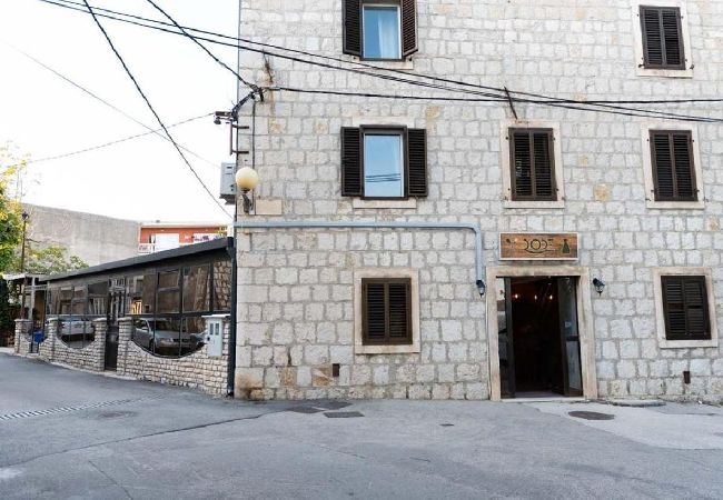 Appartamento a Kaštel Kambelovac - Appartamento in Castel Cambi (Kastel Kambelovac) con vista mare, Climatizzazione, WIFI, Lavatrice (4483-2) Appartamento a Kaštel Kambelovac - Appartamento in Castel Cambi (Kastel Kambelovac) con vista mare, Climatizzazione, WIFI, Lavatrice (4483-2)