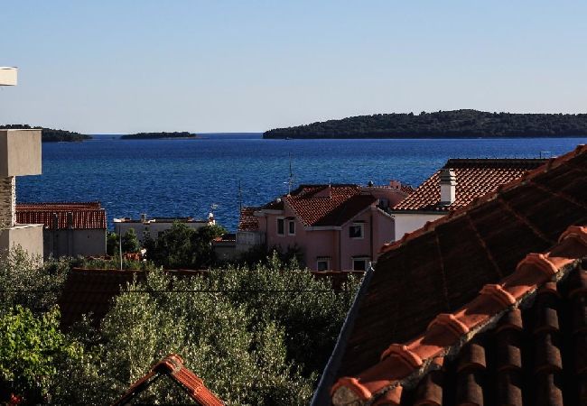 Appartamento a Šibenik-Brodarica - Appartamento in Brodarica con vista mare, terrazzo, Climatizzazione, WIFI (5183-2) Appartamento a Šibenik-Brodarica - Appartamento in Brodarica con vista mare, terrazzo, Climatizzazione, WIFI (5183-2)