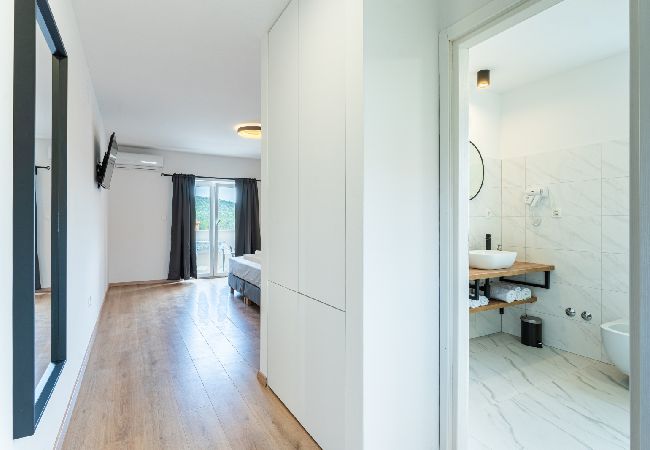 Affitto per camere a Cres - Camera in Cherso (Cres) con vista mare, balcone, Climatizzazione, WIFI (4249-5) Affitto per camere a Cres - Camera in Cherso (Cres) con vista mare, balcone, Climatizzazione, WIFI (4249-5)