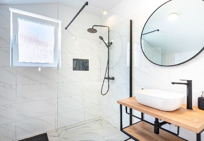 Affitto per camere a Cres - Camera in Cherso (Cres) con vista mare, balcone, Climatizzazione, WIFI (4249-6) Affitto per camere a Cres - Camera in Cherso (Cres) con vista mare, balcone, Climatizzazione, WIFI (4249-6)