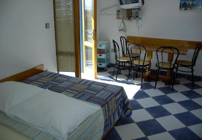 Studio a Sucuraj - Appartamento Studio in San Giorgio (Sućuraj) con vista mare, balcone, Climatizzazione, WIFI (3560-3) Studio a Sucuraj - Appartamento Studio in San Giorgio (Sućuraj) con vista mare, balcone, Climatizzazione, WIFI (3560-3)