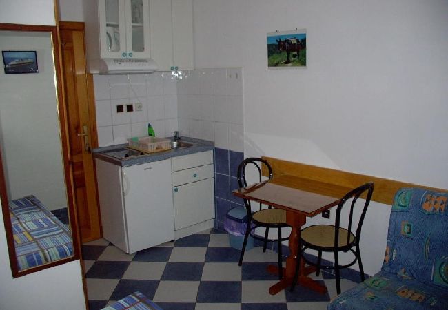 Studio a Sucuraj - Appartamento Studio in San Giorgio (Sućuraj) con vista mare, balcone, Climatizzazione, WIFI (3560-3) Studio a Sucuraj - Appartamento Studio in San Giorgio (Sućuraj) con vista mare, balcone, Climatizzazione, WIFI (3560-3)