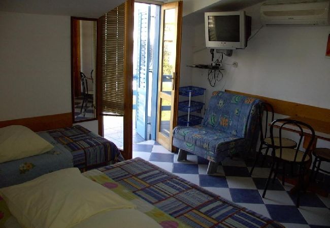 Studio a Sucuraj - Appartamento Studio in San Giorgio (Sućuraj) con vista mare, balcone, Climatizzazione, WIFI (3560-3) Studio a Sucuraj - Appartamento Studio in San Giorgio (Sućuraj) con vista mare, balcone, Climatizzazione, WIFI (3560-3)