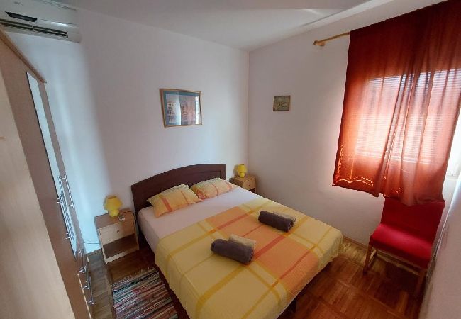 Appartamento a Žaboric - Appartamento in Žaborić con vista mare, balcone, Climatizzazione, WIFI (5177-2) Appartamento a Žaboric - Appartamento in Žaborić con vista mare, balcone, Climatizzazione, WIFI (5177-2)