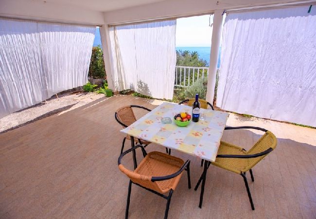 Studio a Podaca - Appartamento Studio in Podaca con vista mare, terrazzo, WIFI (3676-3) Studio a Podaca - Appartamento Studio in Podaca con vista mare, terrazzo, WIFI (3676-3)