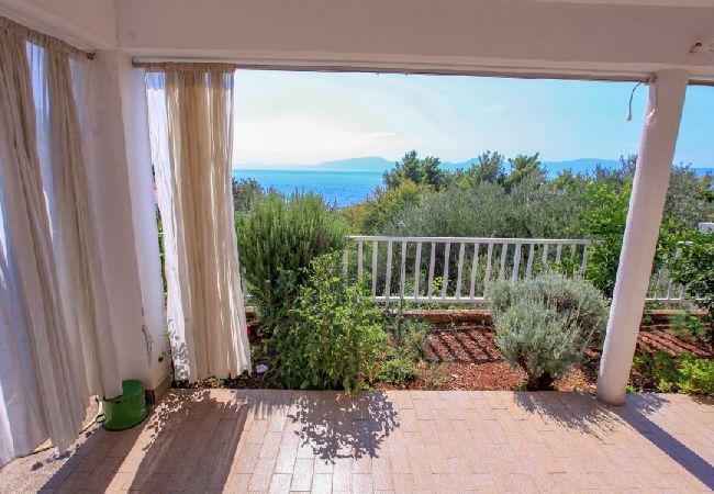 Studio a Podaca - Appartamento Studio in Podaca con vista mare, terrazzo, WIFI (3676-3) Studio a Podaca - Appartamento Studio in Podaca con vista mare, terrazzo, WIFI (3676-3)