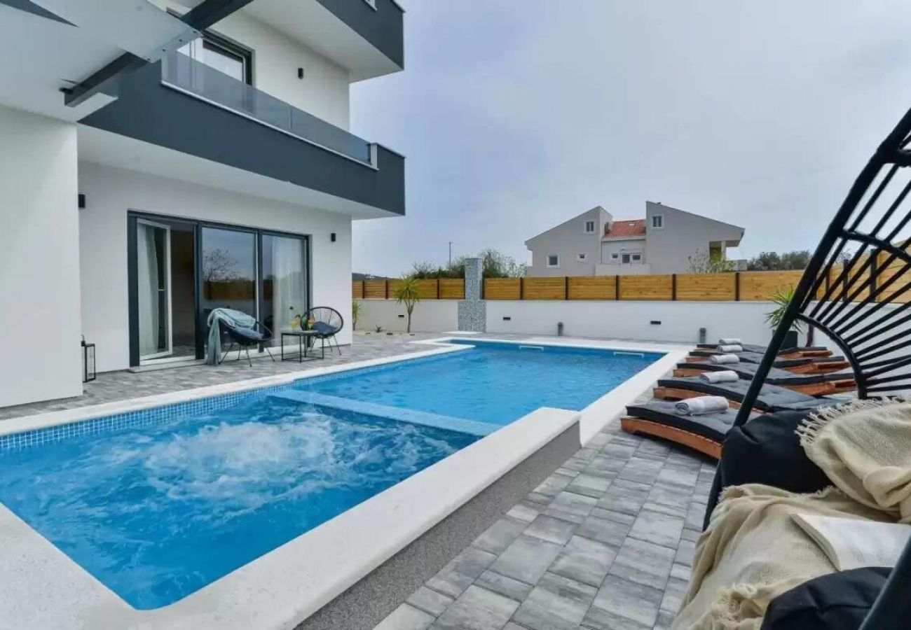 Casa a Bibinje - Casa di vacanza in Bibigne (Bibinje) con vista mare, balcone, Climatizzazione, WIFI (5201-1)