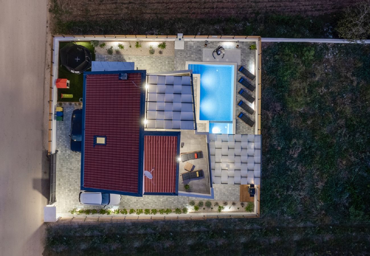 Casa a Bibinje - Casa di vacanza in Bibigne (Bibinje) con vista mare, balcone, Climatizzazione, WIFI (5201-1)