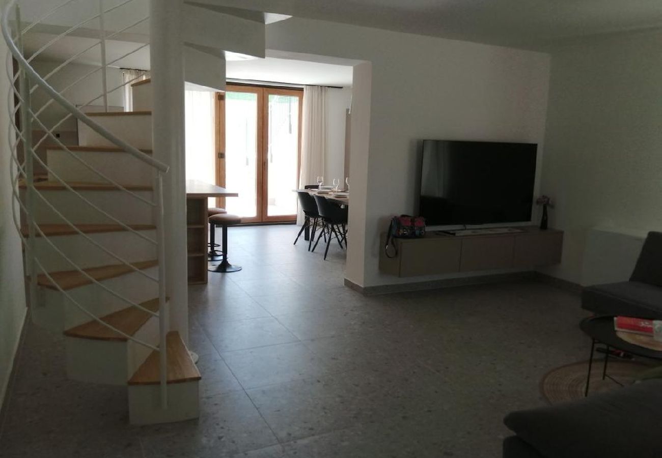 Casa a Vrgorac - Casa di vacanza in Vrgorac con terrazzo, Climatizzazione, WIFI, Lavatrice (5226-1)