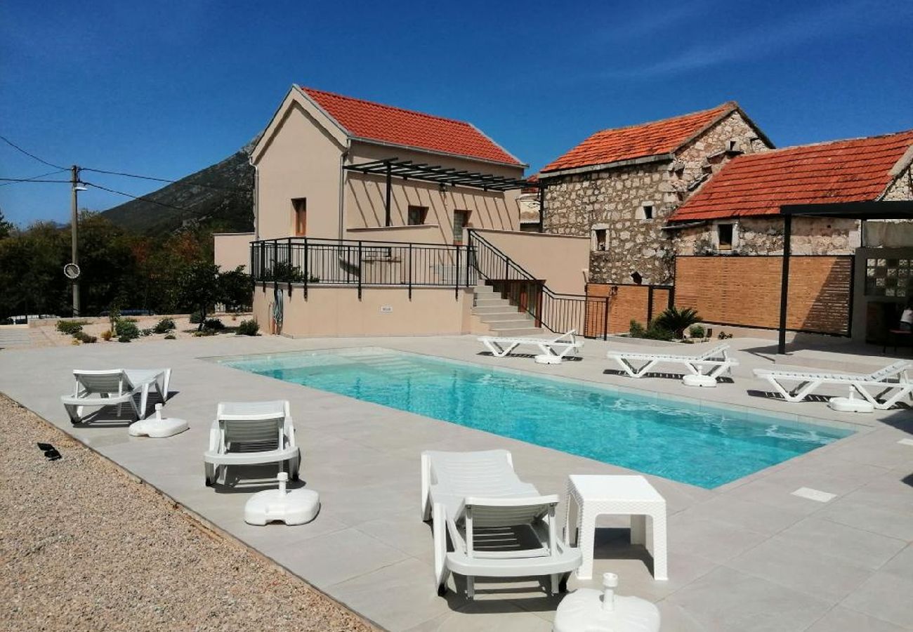 Casa a Vrgorac - Casa di vacanza in Vrgorac con terrazzo, Climatizzazione, WIFI, Lavatrice (5226-1)