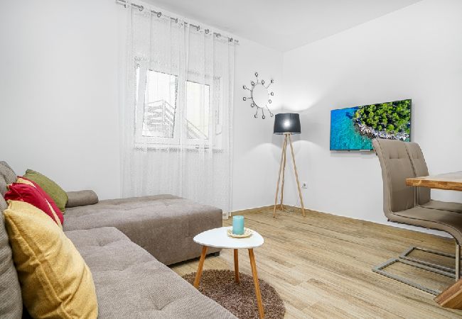 Appartamento a Vodice - Appartamento in Vodizze (Vodice) con terrazzo, Climatizzazione, WIFI, Lavastoviglie (83-2) Appartamento a Vodice - Appartamento in Vodizze (Vodice) con terrazzo, Climatizzazione, WIFI, Lavastoviglie (83-2)