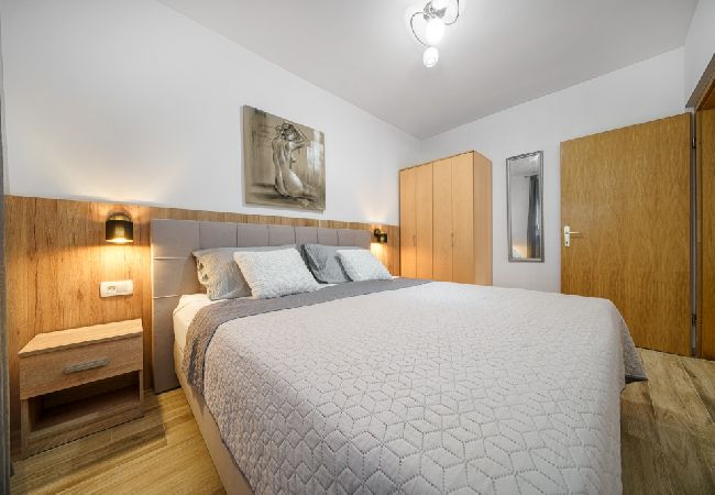 Appartamento a Vodice - Appartamento in Vodizze (Vodice) con terrazzo, Climatizzazione, WIFI, Lavastoviglie (83-2) Appartamento a Vodice - Appartamento in Vodizze (Vodice) con terrazzo, Climatizzazione, WIFI, Lavastoviglie (83-2)