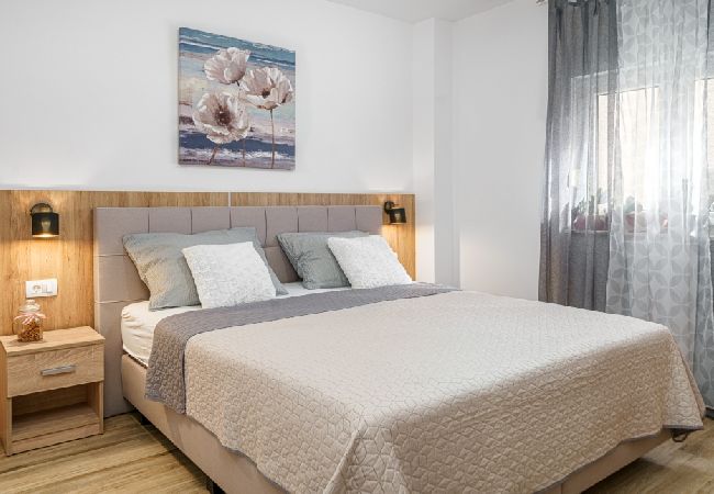 Appartamento a Vodice - Appartamento in Vodizze (Vodice) con terrazzo, Climatizzazione, WIFI, Lavastoviglie (83-2) Appartamento a Vodice - Appartamento in Vodizze (Vodice) con terrazzo, Climatizzazione, WIFI, Lavastoviglie (83-2)