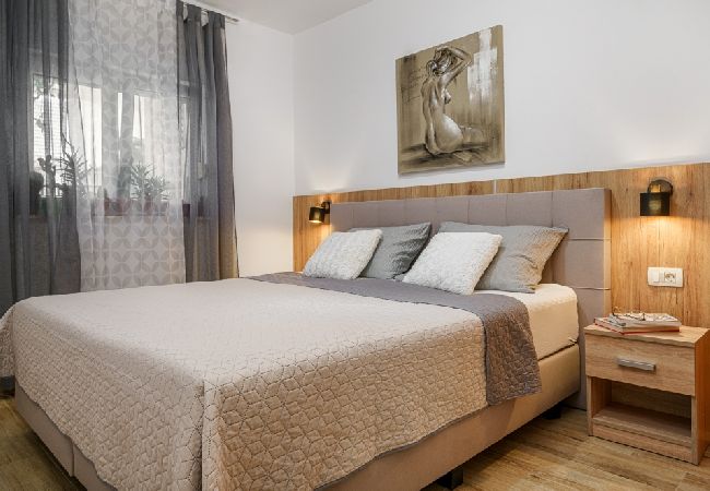 Appartamento a Vodice - Appartamento in Vodizze (Vodice) con terrazzo, Climatizzazione, WIFI, Lavastoviglie (83-2) Appartamento a Vodice - Appartamento in Vodizze (Vodice) con terrazzo, Climatizzazione, WIFI, Lavastoviglie (83-2)