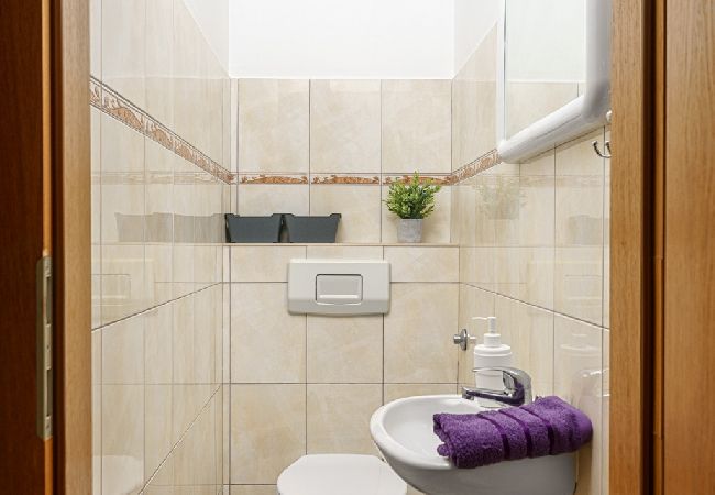 Appartamento a Vodice - Appartamento in Vodizze (Vodice) con terrazzo, Climatizzazione, WIFI, Lavastoviglie (83-2) Appartamento a Vodice - Appartamento in Vodizze (Vodice) con terrazzo, Climatizzazione, WIFI, Lavastoviglie (83-2)