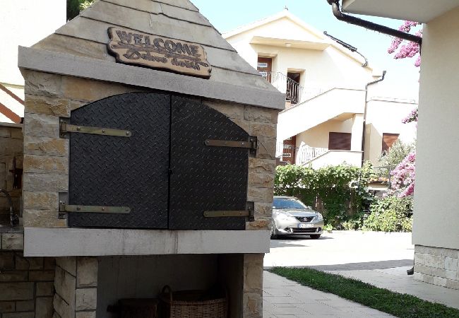 Appartamento a Vodice - Appartamento in Vodizze (Vodice) con terrazzo, Climatizzazione, WIFI, Lavastoviglie (83-2) Appartamento a Vodice - Appartamento in Vodizze (Vodice) con terrazzo, Climatizzazione, WIFI, Lavastoviglie (83-2)