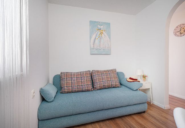 Appartamento a Vodice - Appartamento in Vodizze (Vodice) con balcone, Climatizzazione, WIFI (82-3) Appartamento a Vodice - Appartamento in Vodizze (Vodice) con balcone, Climatizzazione, WIFI (82-3)