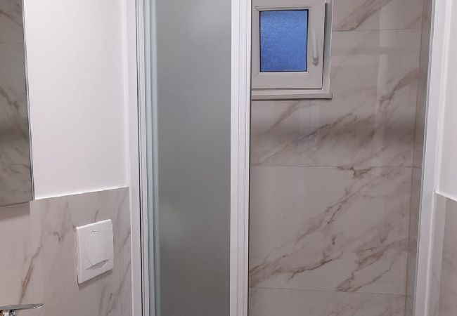 Appartamento a Vodice - Appartamento in Vodizze (Vodice) con balcone, Climatizzazione, WIFI (82-3) Appartamento a Vodice - Appartamento in Vodizze (Vodice) con balcone, Climatizzazione, WIFI (82-3)