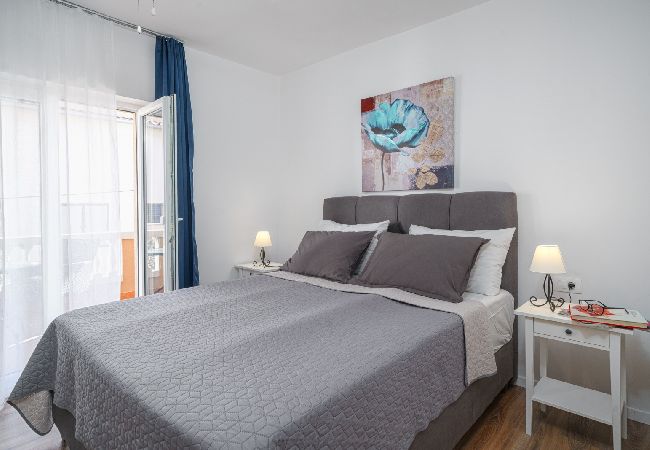 Appartamento a Vodice - Appartamento in Vodizze (Vodice) con balcone, Climatizzazione, WIFI (82-3) Appartamento a Vodice - Appartamento in Vodizze (Vodice) con balcone, Climatizzazione, WIFI (82-3)