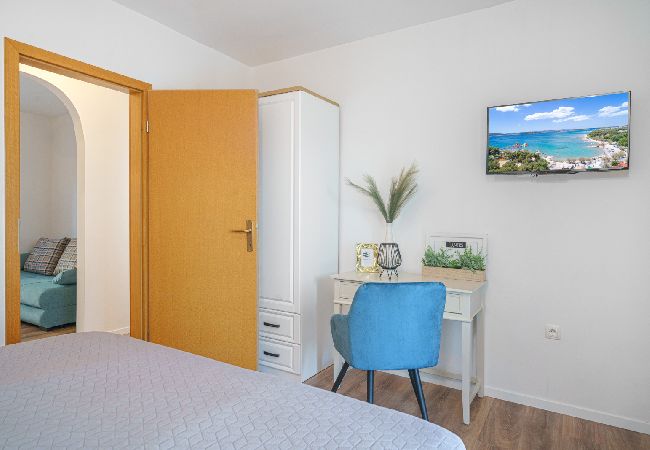 Appartamento a Vodice - Appartamento in Vodizze (Vodice) con balcone, Climatizzazione, WIFI (82-3) Appartamento a Vodice - Appartamento in Vodizze (Vodice) con balcone, Climatizzazione, WIFI (82-3)