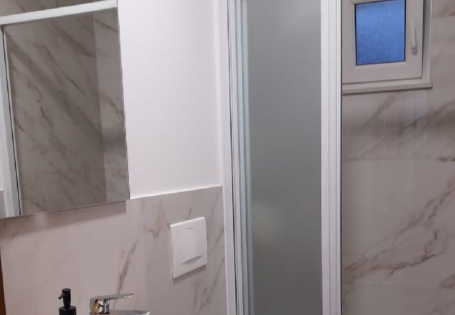 Appartamento a Vodice - Appartamento in Vodizze (Vodice) con balcone, Climatizzazione, WIFI (82-3) Appartamento a Vodice - Appartamento in Vodizze (Vodice) con balcone, Climatizzazione, WIFI (82-3)