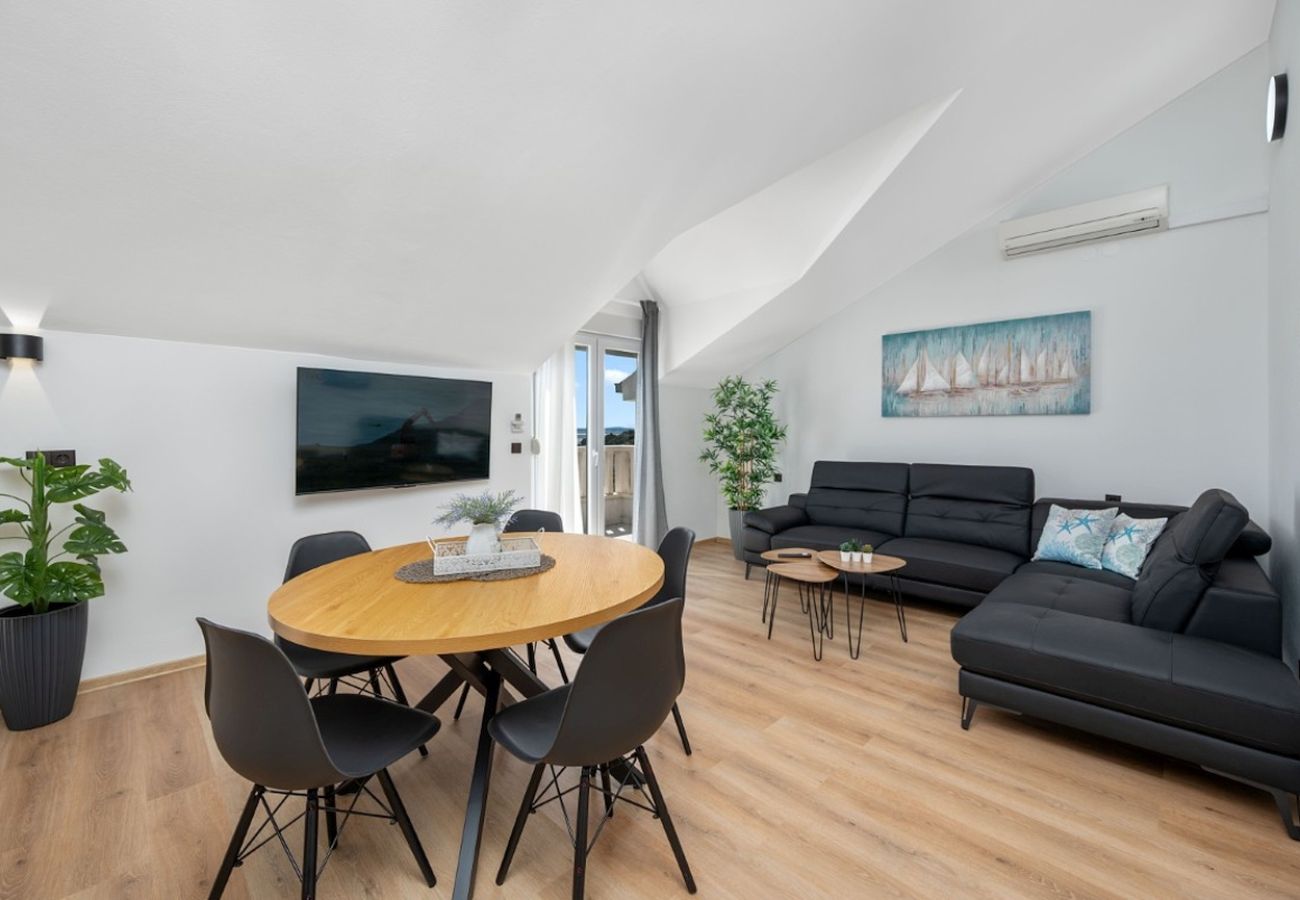 Appartamento a Duce - Appartamento a Duće con vista mare, terrazza, aria condizionata e Wi-Fi (3423-4)