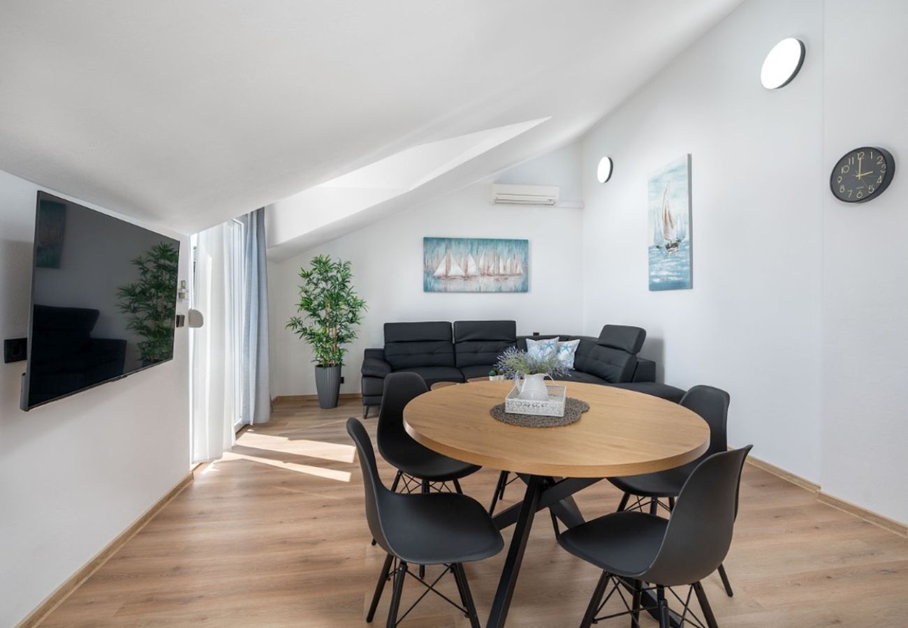 Appartamento a Duce - Appartamento a Duće con vista mare, terrazza, aria condizionata e Wi-Fi (3423-4)