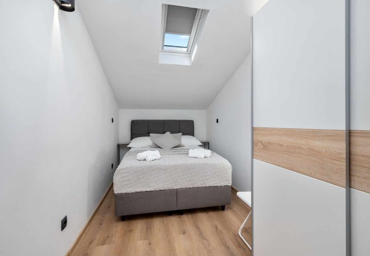 Appartamento a Duce - Appartamento a Duće con vista mare, terrazza, aria condizionata e Wi-Fi (3423-4)