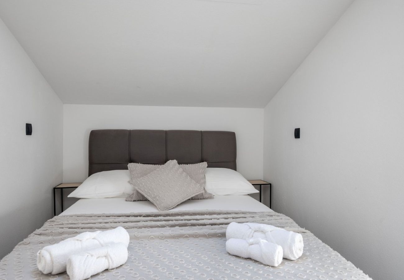 Appartamento a Duce - Appartamento a Duće con vista mare, terrazza, aria condizionata e Wi-Fi (3423-4)
