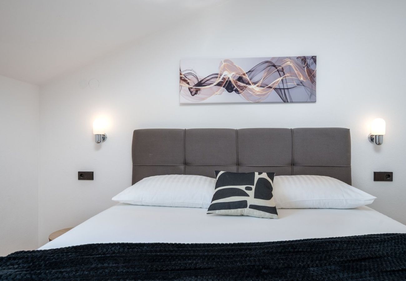 Appartamento a Duce - Appartamento a Duće con vista mare, terrazza, aria condizionata e Wi-Fi (3423-4)