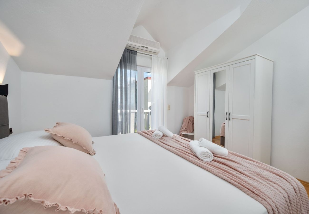 Appartamento a Duce - Appartamento a Duće con vista mare, terrazza, aria condizionata e Wi-Fi (3423-4)