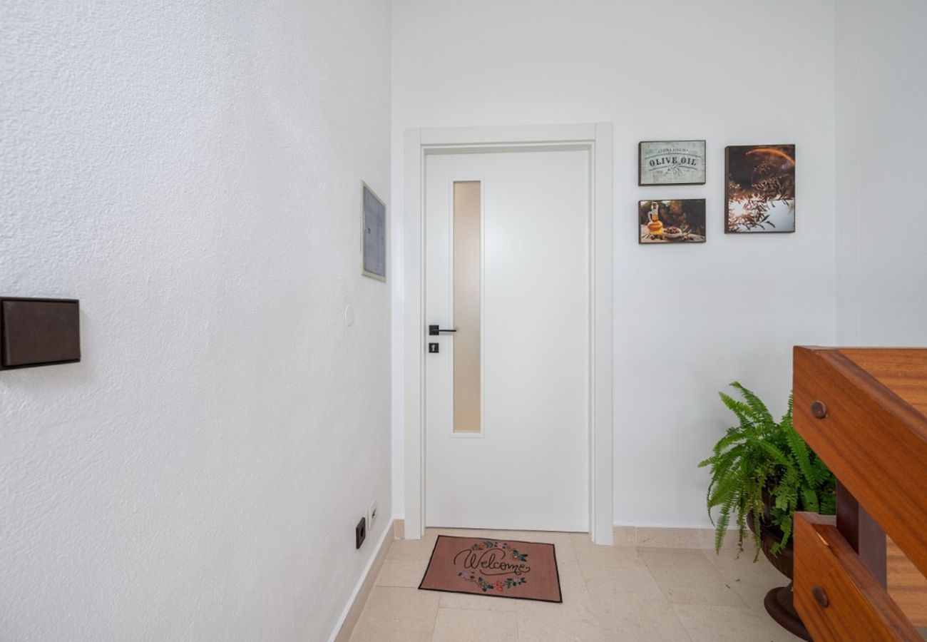 Appartamento a Duce - Appartamento a Duće con vista mare, terrazza, aria condizionata e Wi-Fi (3423-4)